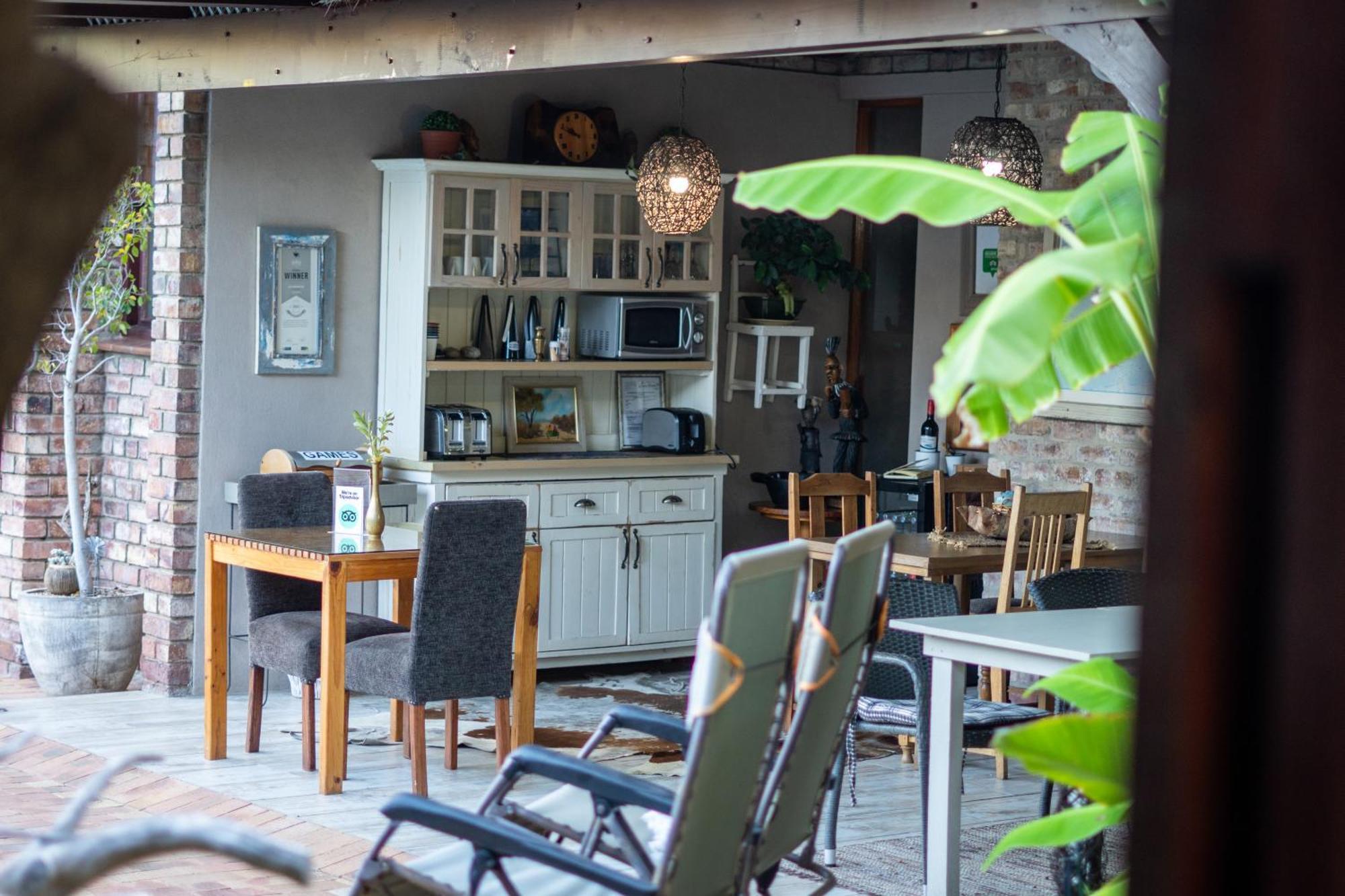 Earthbound Guest House Oudtshoorn Exterior photo