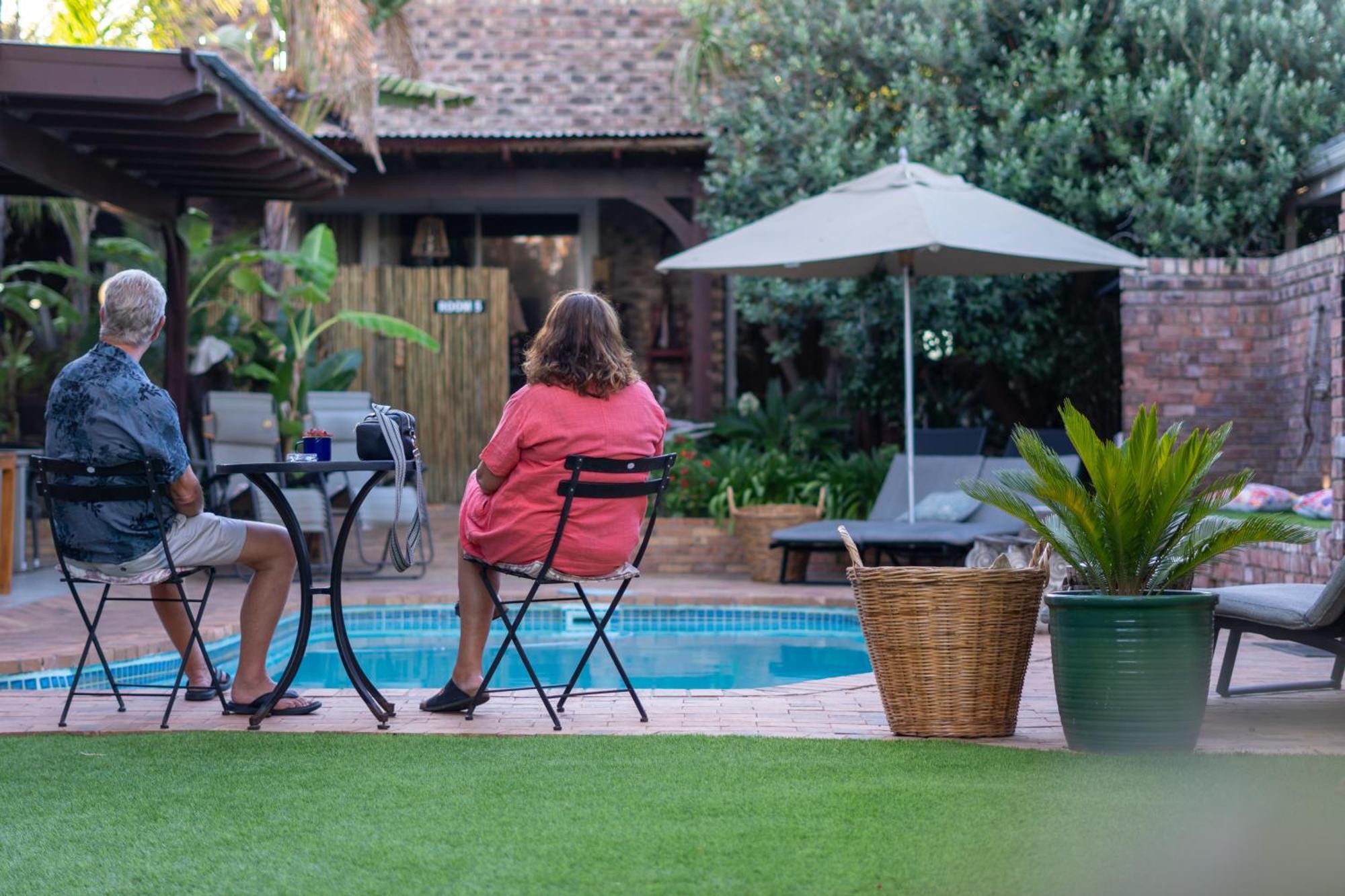 Earthbound Guest House Oudtshoorn Exterior photo