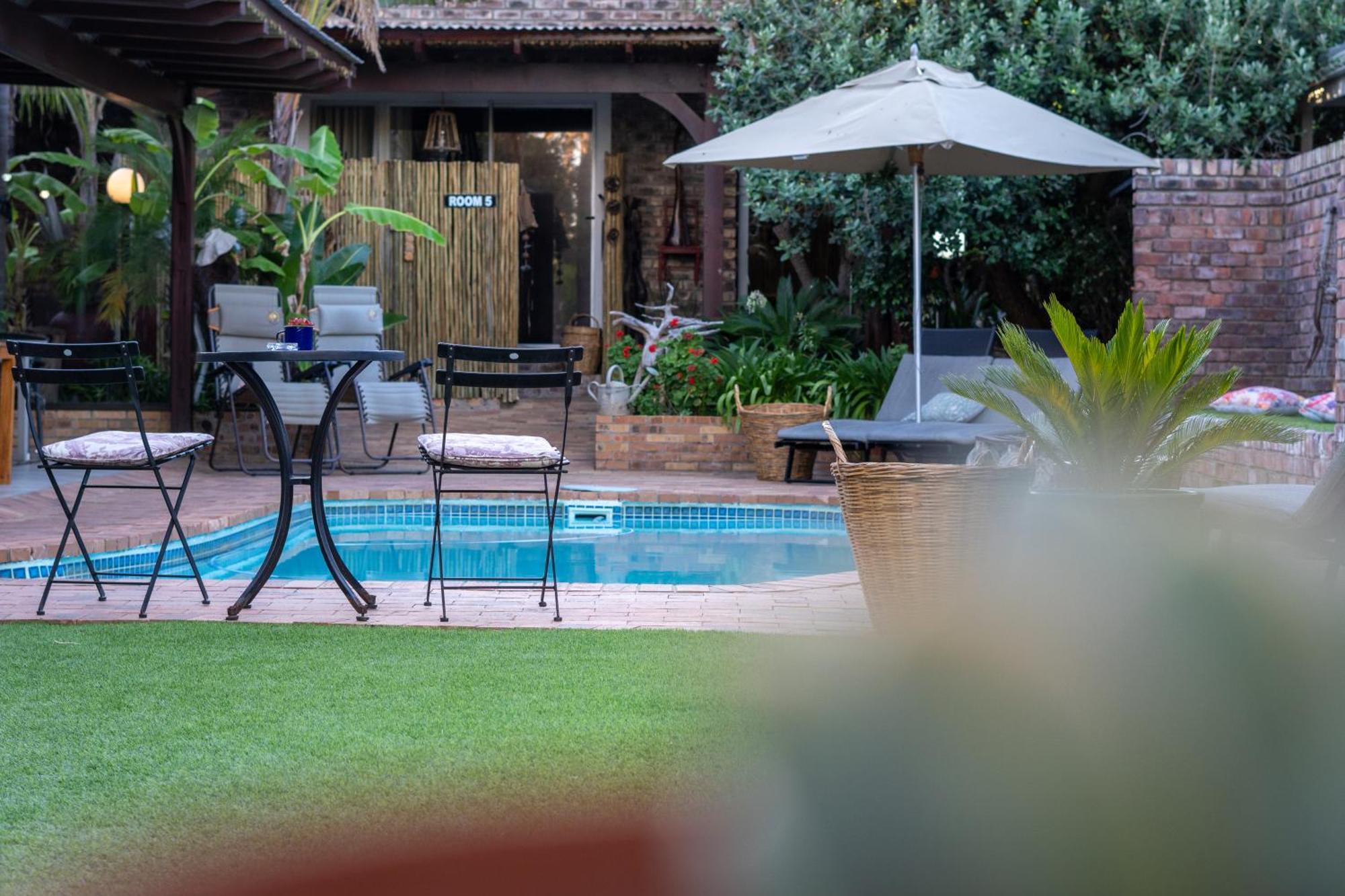 Earthbound Guest House Oudtshoorn Exterior photo