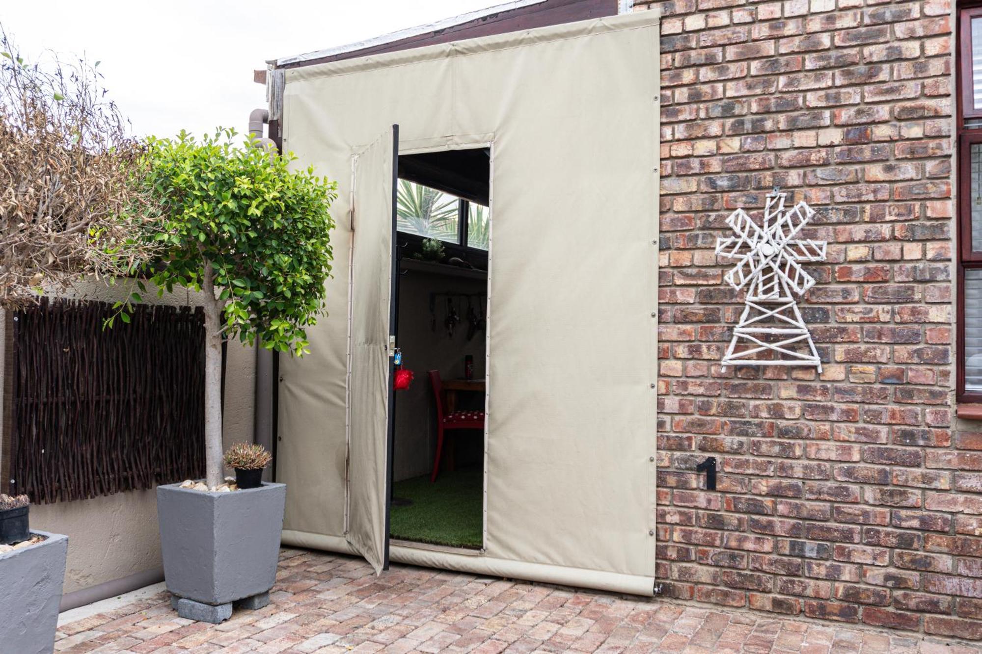 Earthbound Guest House Oudtshoorn Exterior photo