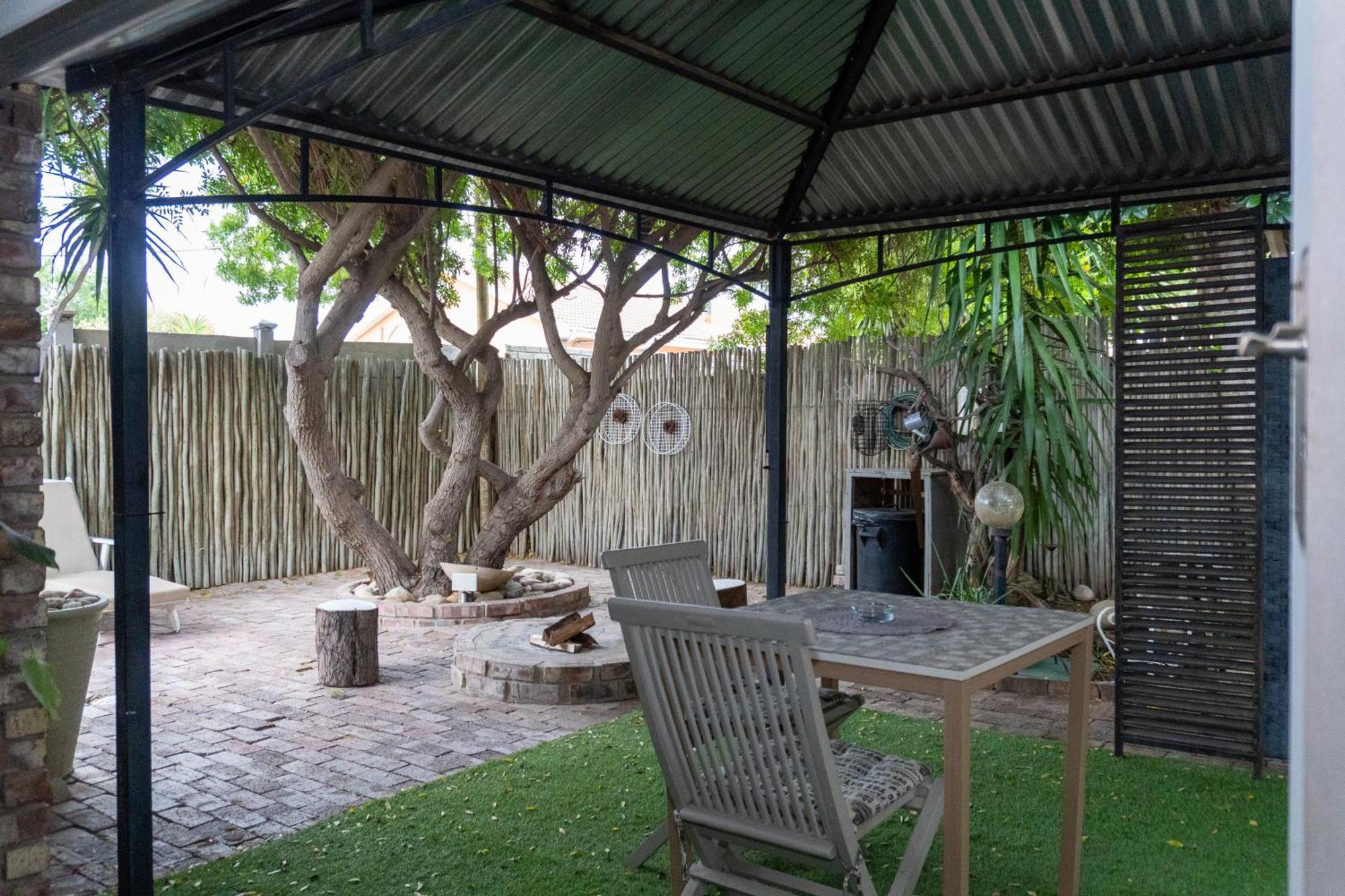 Earthbound Guest House Oudtshoorn Exterior photo