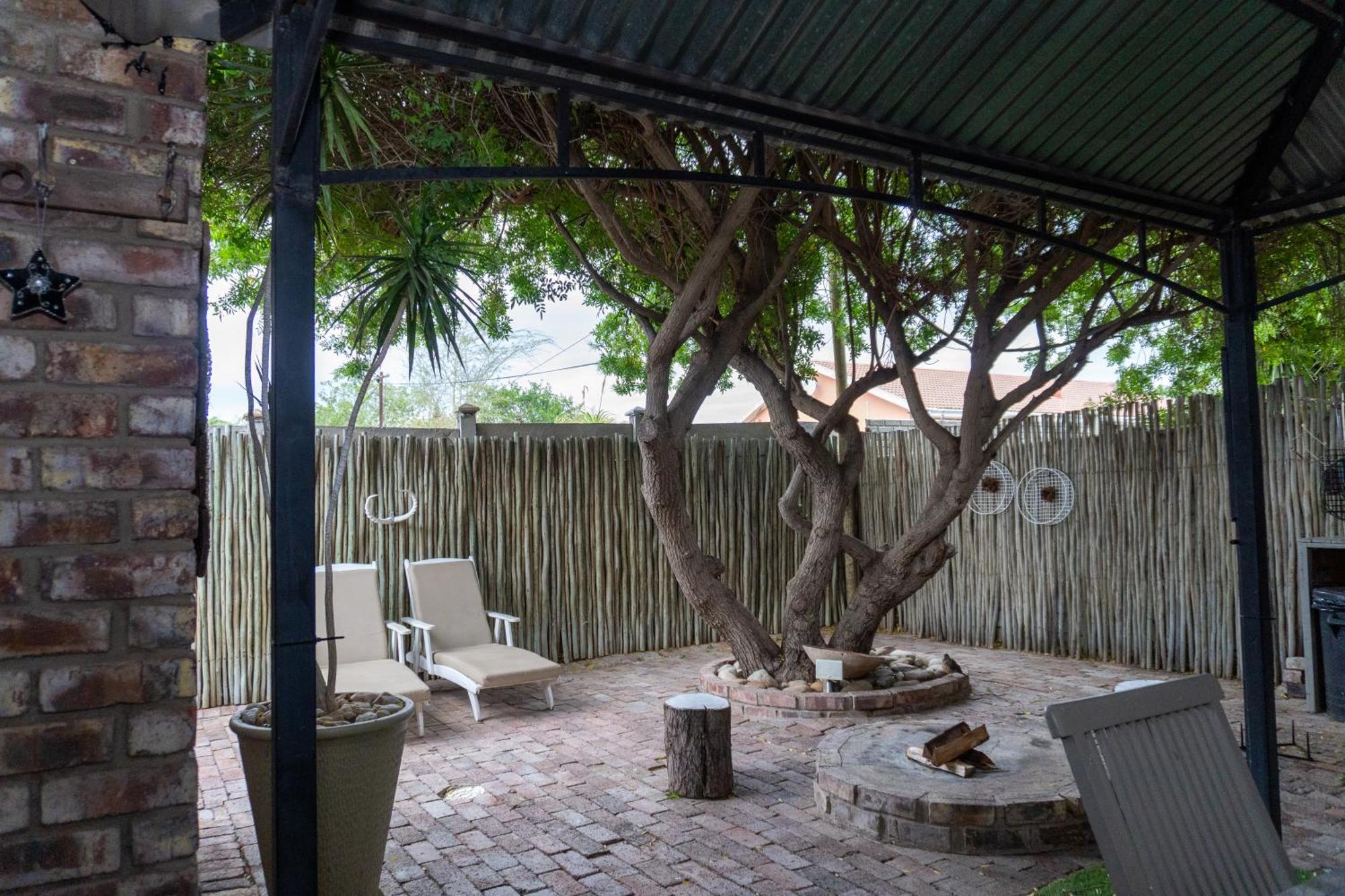 Earthbound Guest House Oudtshoorn Exterior photo